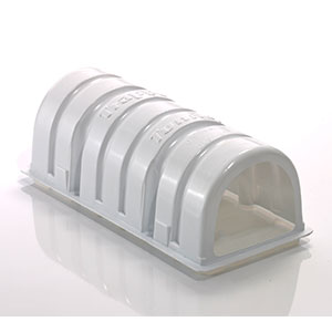 Trapper tunnel plastic mousetrap